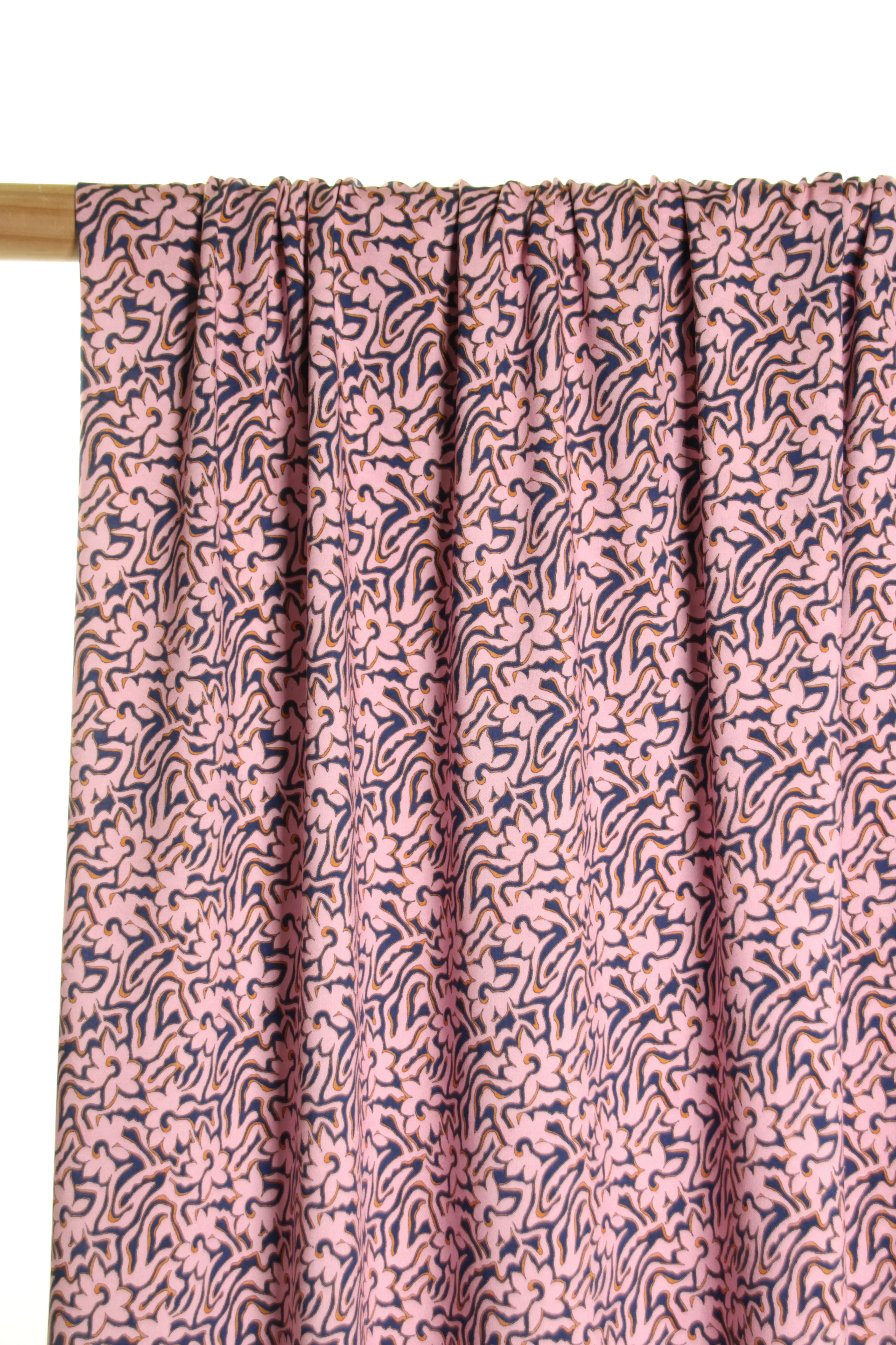 Viscose print roos met blauwe bloemen - Atelier Jupe